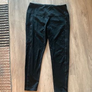 Zella cropped leggings size L with pockets